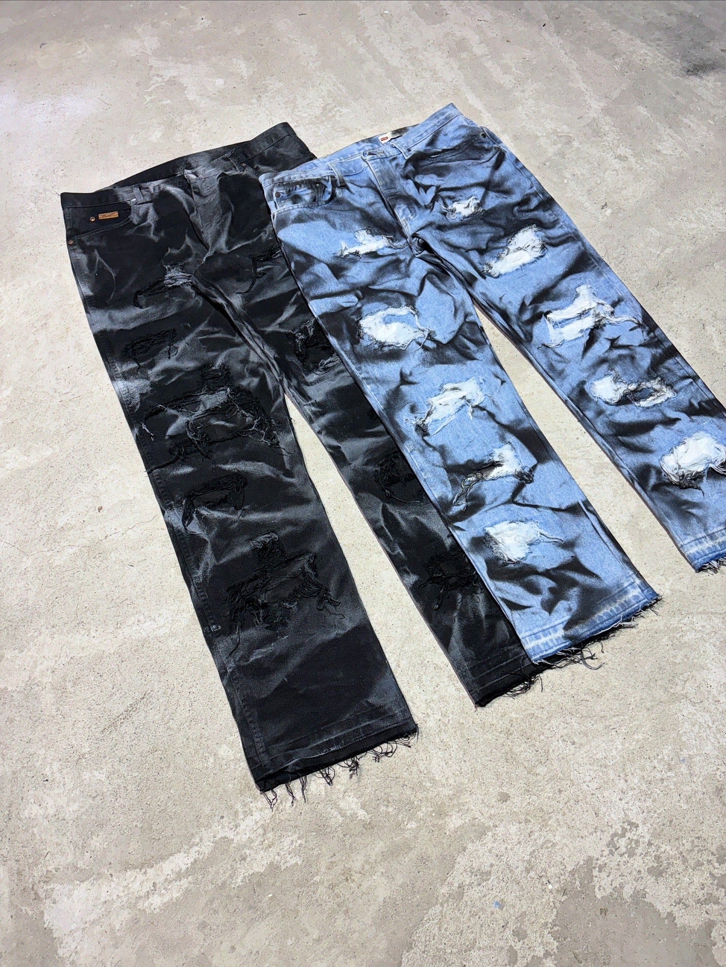 ripped/painted jeans NIEBIESKIE