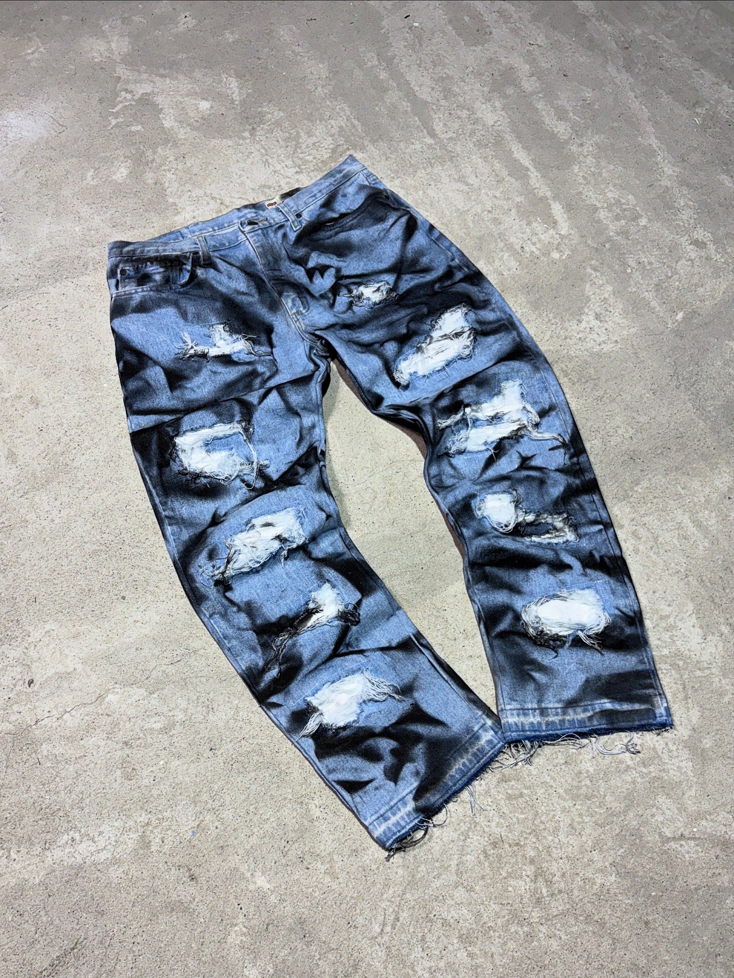 ripped/painted jeans NIEBIESKIE