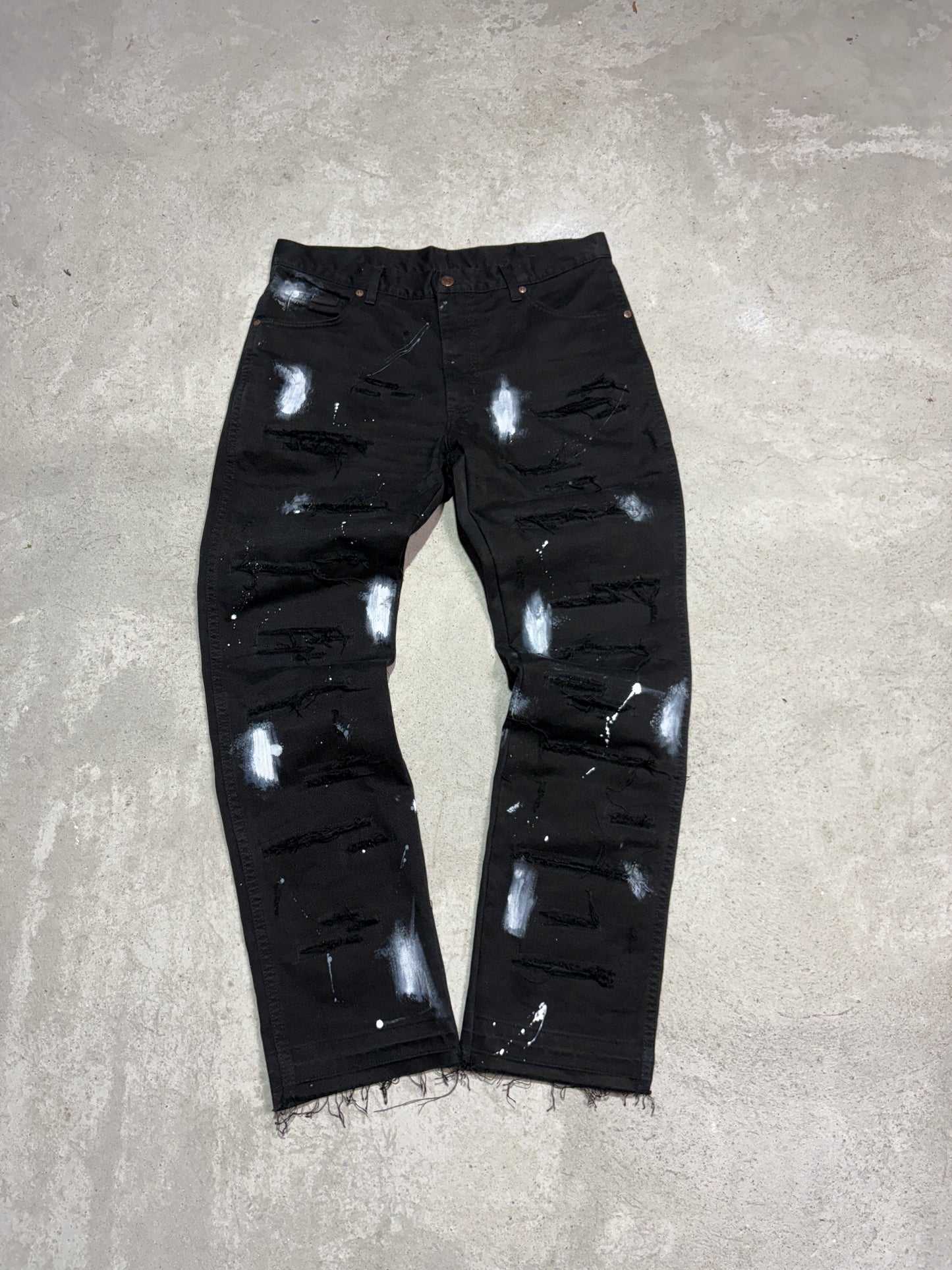 ripped jeans with stains CZARNE