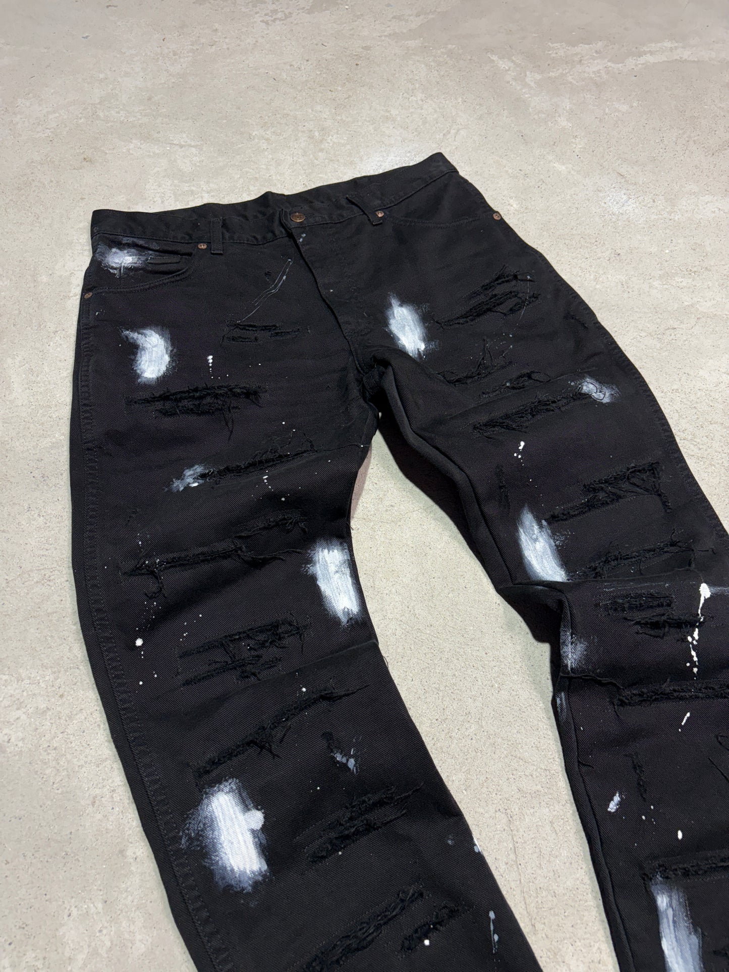ripped jeans with stains CZARNE
