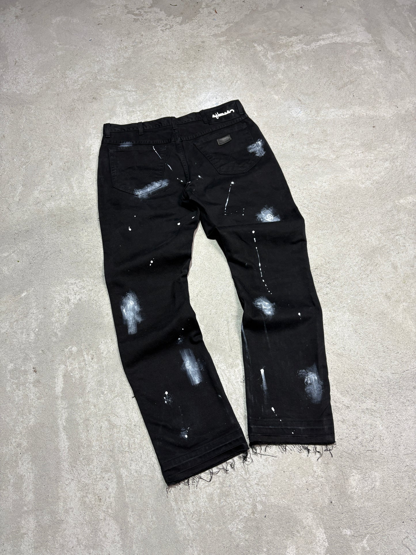 ripped jeans with stains CZARNE