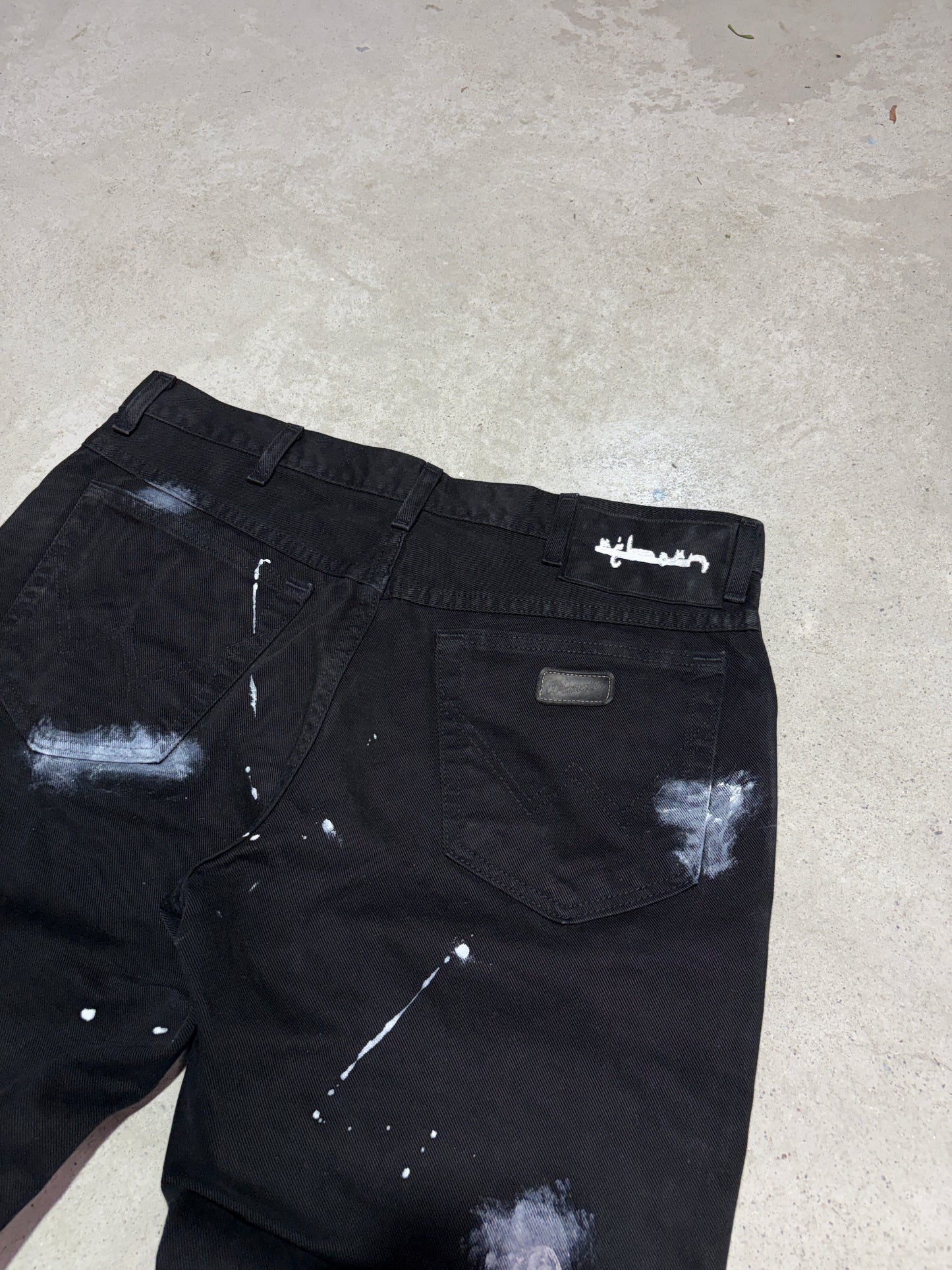ripped jeans with stains CZARNE