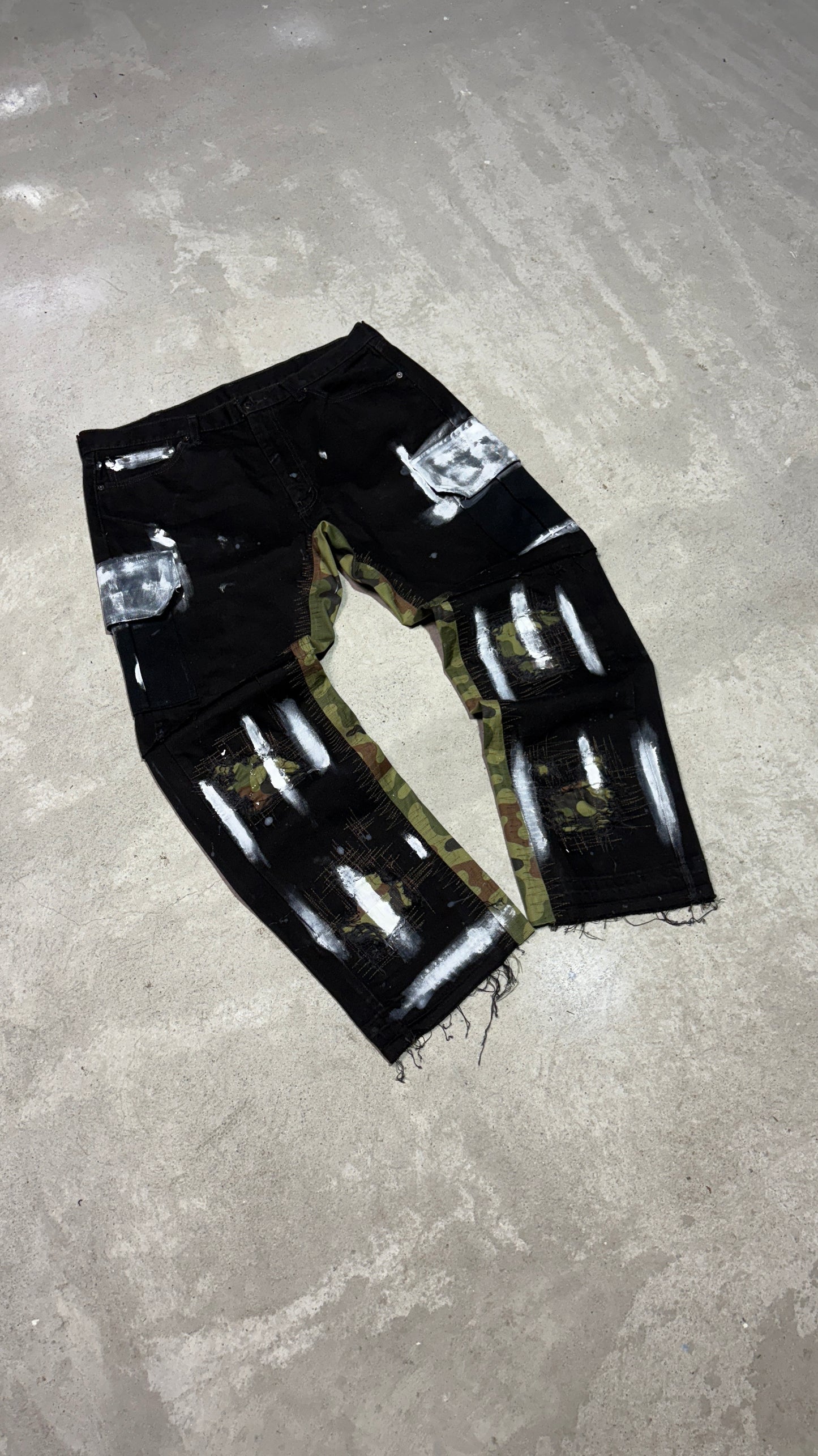 ripped/moro jeans